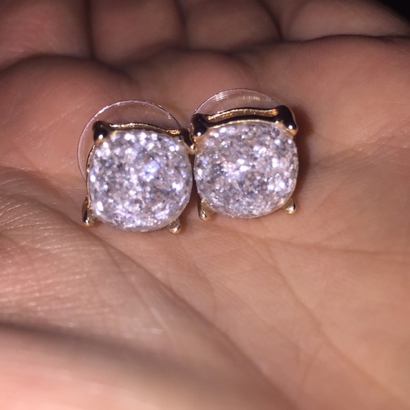 Sparkly silver earrings - Picture 2 of 3